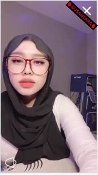 Mira Awek Tudung Kaca Mata Pamer Pantat gede Bulat ke Viewers.mp4