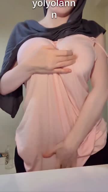 yolanda_nadia_-_outfit_gini_kalo_dipake_keluar_bisa_bikin_cowo_cowo_terpesona_ga_sih_VC6XXO.mp4