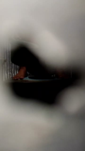 Ngintip Pipis Binor di Kamar Mandi Umum.mp4