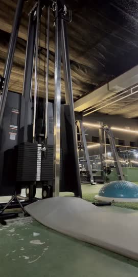 Cheryl Pamer Lekukan Tubuh HOT di Tempat Gym - AVTub.mp4