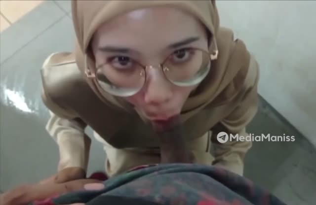 Hijab cantik binal banget nyepong nya