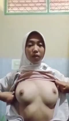 telegram @asupan_vidoy hijab colmek ditoilet sekolah.mp4