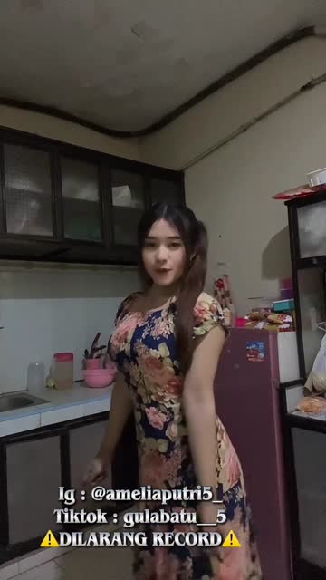 Amelia Putri TikTok Exclusive - Join Tele @lupabelum (37).mp4
