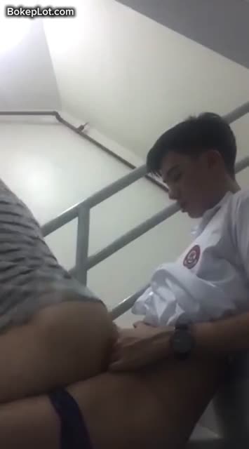 Bokep Abg Sma Nekat Mesum Ngewe di Tangga.mp4