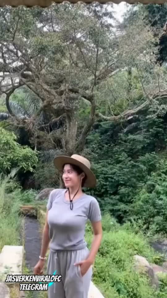 Telegram @jasverkenviralofc - Nazmi Tobrut Viral Tiktok Update - Bokep Indo Viral.mp4