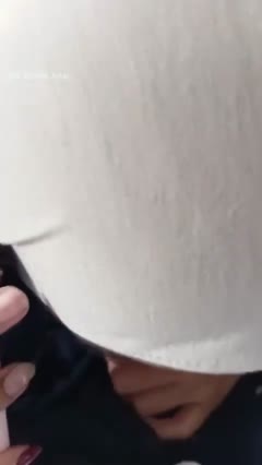 Nyepong sambil di telpon mama.mp4