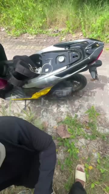 gamau bayar dipaksa nyepong kontol sebagai gantinya