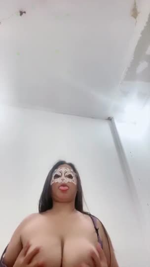 Sarah : Konak liatin binor tetangga lagi bok€R. Terpaksa banget dah bayarin 400 buat nik matin bodinya