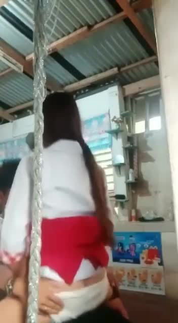 Lagi jualan ngewe sama supir truk.mp4