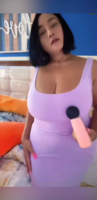 Tante sarah adelia beli alat pijat badan utk di coba ke tt dan memek.mp4