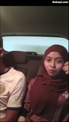 Jilbab Imut Ngewe di Mobil Main Diatas.mp4
