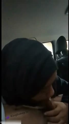 Ukhti Hasna Ngisep Kontol Pacar di Mobil - Kingbokep.mp4
