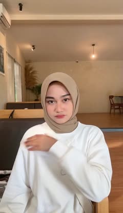 Queeny Zerlina AI Version (19).mp4