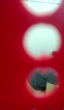 ngintipin cewe pipis hampir aja ketahuan