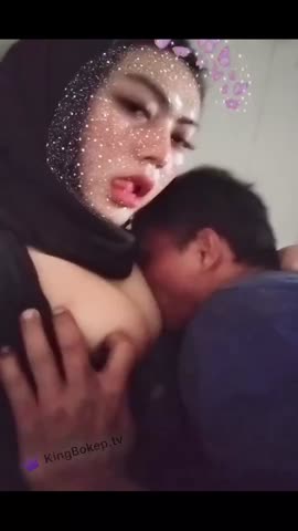 Video Tukang Rongsok Nenen Susu Ukhti Spek Bidadari KingBokep.mp4