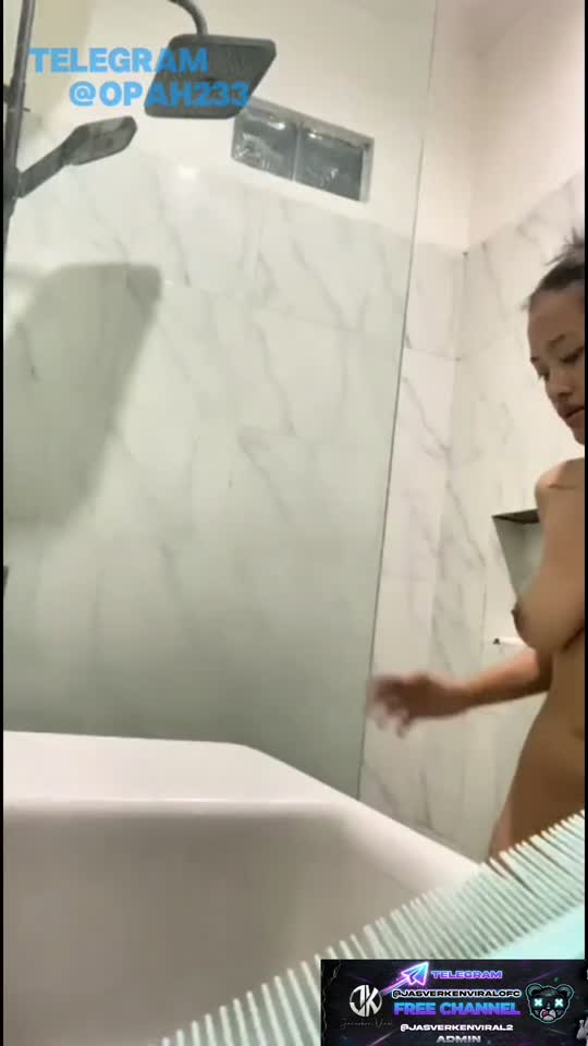 Telegram @jasverkenviralofc - Yupi bali lagi mandi - Bokep Indo Viral.mp4
