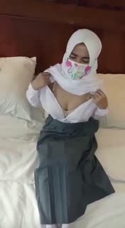 SMA HIJABERS MONTOK BANGET COLMEK PAKE DILDO