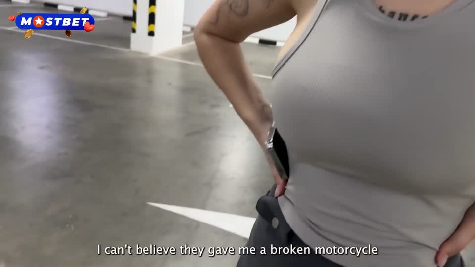 Girl Thanked a Stranger for Help by Letting Him Creampie Her.mp4