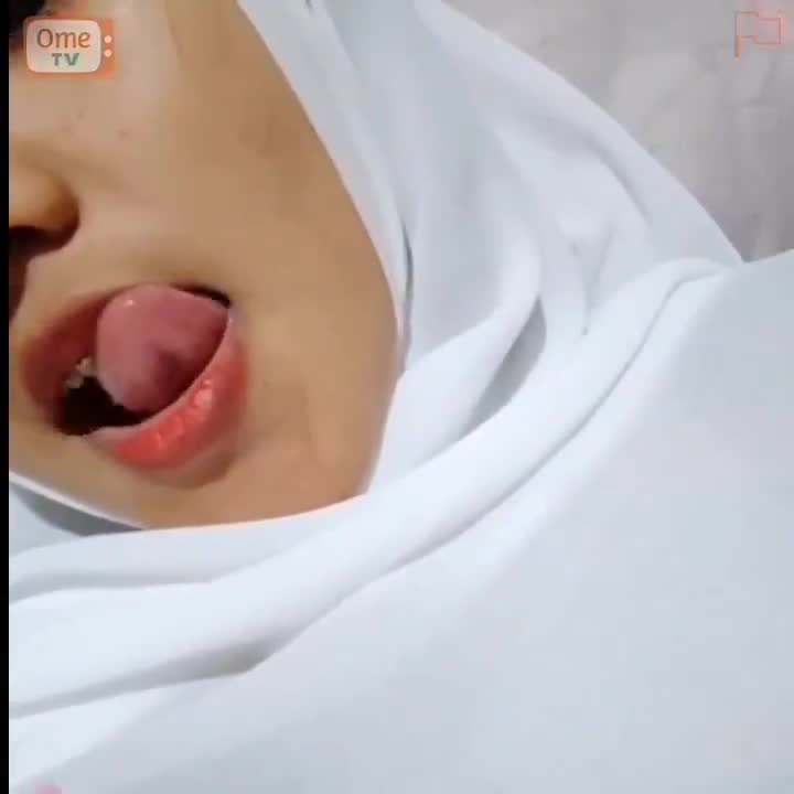 Ome Tv Hijab Godain Pascol Pamer Susu.mp4 - PoopHD.mp4