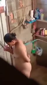 Indo-Ngintip janda samping rumah mandi - DoodStream