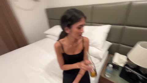 PETITE JULIA JKT VS BULE.mp4