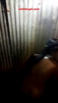 Heh siapa itu - Ketahuan ngintip tetangga - PoopHD