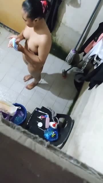 ngtp cewek mandi hampir ketahuan.mp4