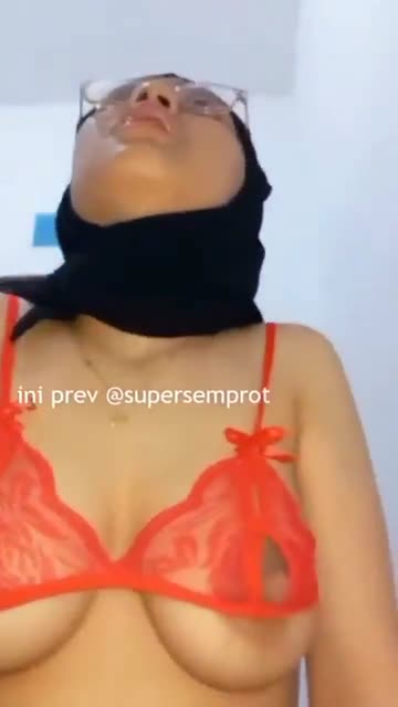 wanita_pemuas_-_Bok3p_indo-tocil_hijab_keluar_pesantren_langsung_gas_tancap_tanam_bibit_nrzOjW.mp4
