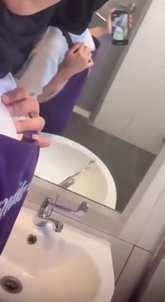 Kasir Hijab Gabut Bug1L di Toilet Store.mp4