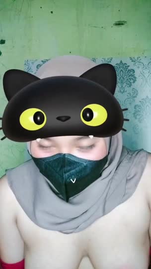 Lunna Hijab Nekat Beraksi Dibalik Selendang ID 13481582 Mango - AVTub.mp4