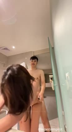 miss s di kamar mandi.mp4