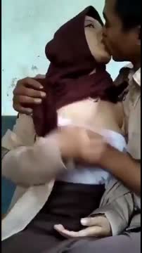 Sayang_ayo_skrg_mumpung_sepi_nAman_gak_nih_nanti_tau_mama_papaku_nAman_kok.__nYa_udah_ayok_cepet_n_pulang_sekolah_https___t.co_k91OjWz86r.mp4