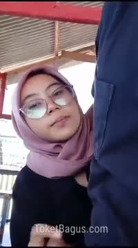 Jilbab mesum nyepong kontol pacar ditempat umum - Tele@hematkawan10.mp4