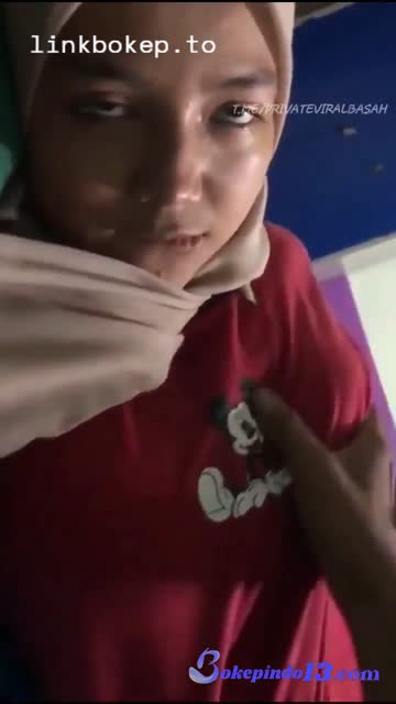 Hijab baju merah merem melek di ewe menggeliat.mp4