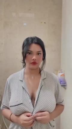 Mandi di suruh rekam ayang.mp4