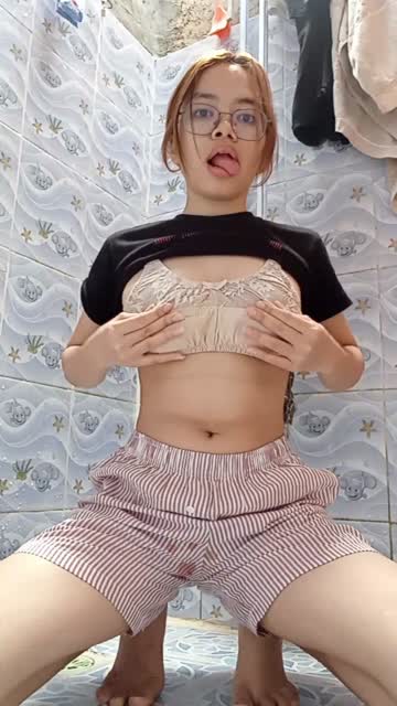 Ayang minta vc di kamar mandi.mp4