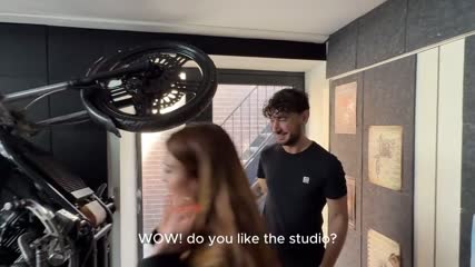 Dal TATUATORE...il conto viene PAGATO CON L'ANALE quando il pagamento non passa! (Dialoghi in Italiano SUB ENG).mp4