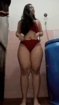 Kutang Merah Body Montok di Kamar Mandi.mp4