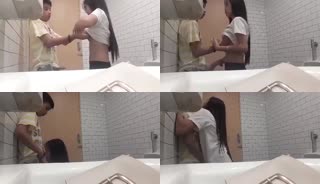 dua muda mudi main di toilet rumah sakit.mp4