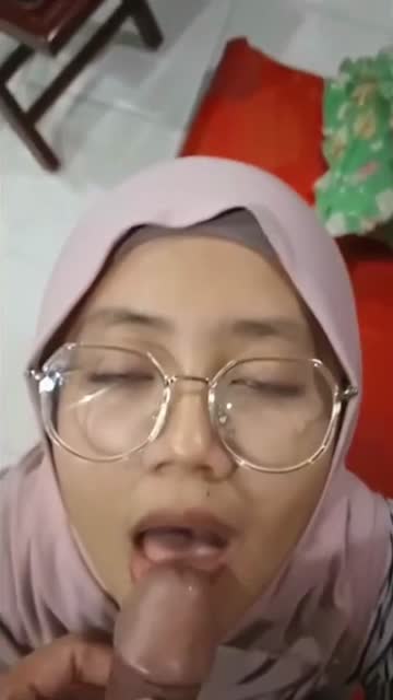 Kacamata pertama kali ngewe