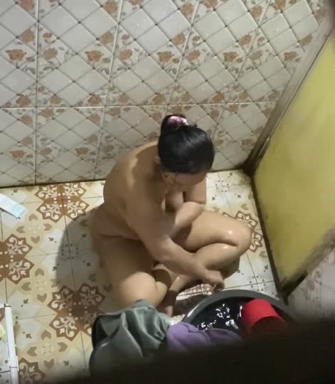Tukang ngitip orang mandi mantap sore puki memang  .mp4