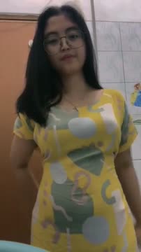 Cewe cantik Buat video buat pacar sebelum mandi