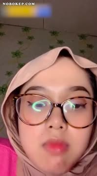 Bokep Indo Hijab Kacamata Spill Remas Toket Viral - NOBOKEP.mp4