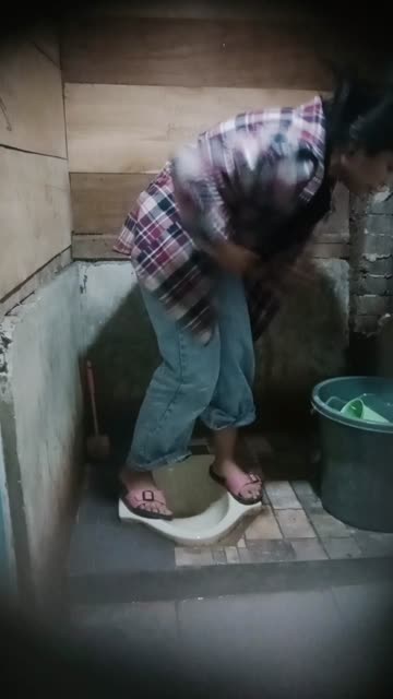 Ngintip toilet cafe bambu 09