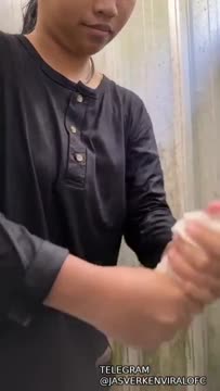 Intip abg mandi 01 - Telegram @jasverkenviralofc - Bokep Indo Viral.mp4