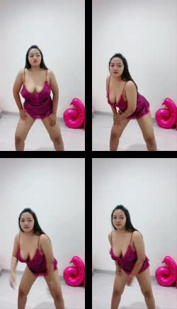 Pagi pagi sebelum berangkat gawe senam dulu di teras kosan. Tau badan keringetan gerahh. Ehh tetangga kamar mulai betingkah...