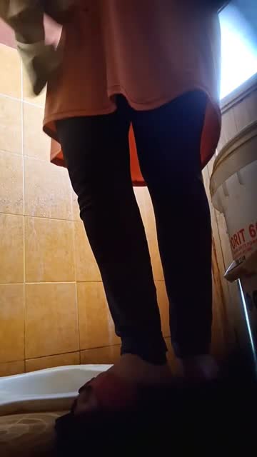 Intip pipis mekye tembem .mp4