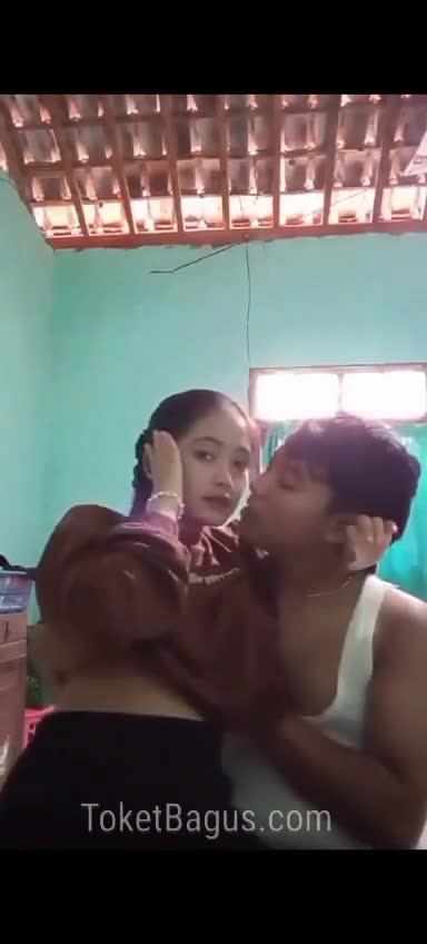 Kakak adek ngewe saat rumah sepi.mp4