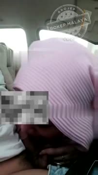 Sepongan Innocent MILF Jilbab Dalem Mobil Malay Punya - AVTub.mp4
