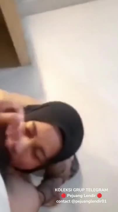 Crot dimuka bu guru.mp4